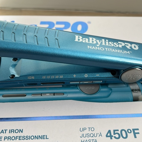 Babyliss pro nano titanium 1 1/4” flat iron - Picture 3 of 3